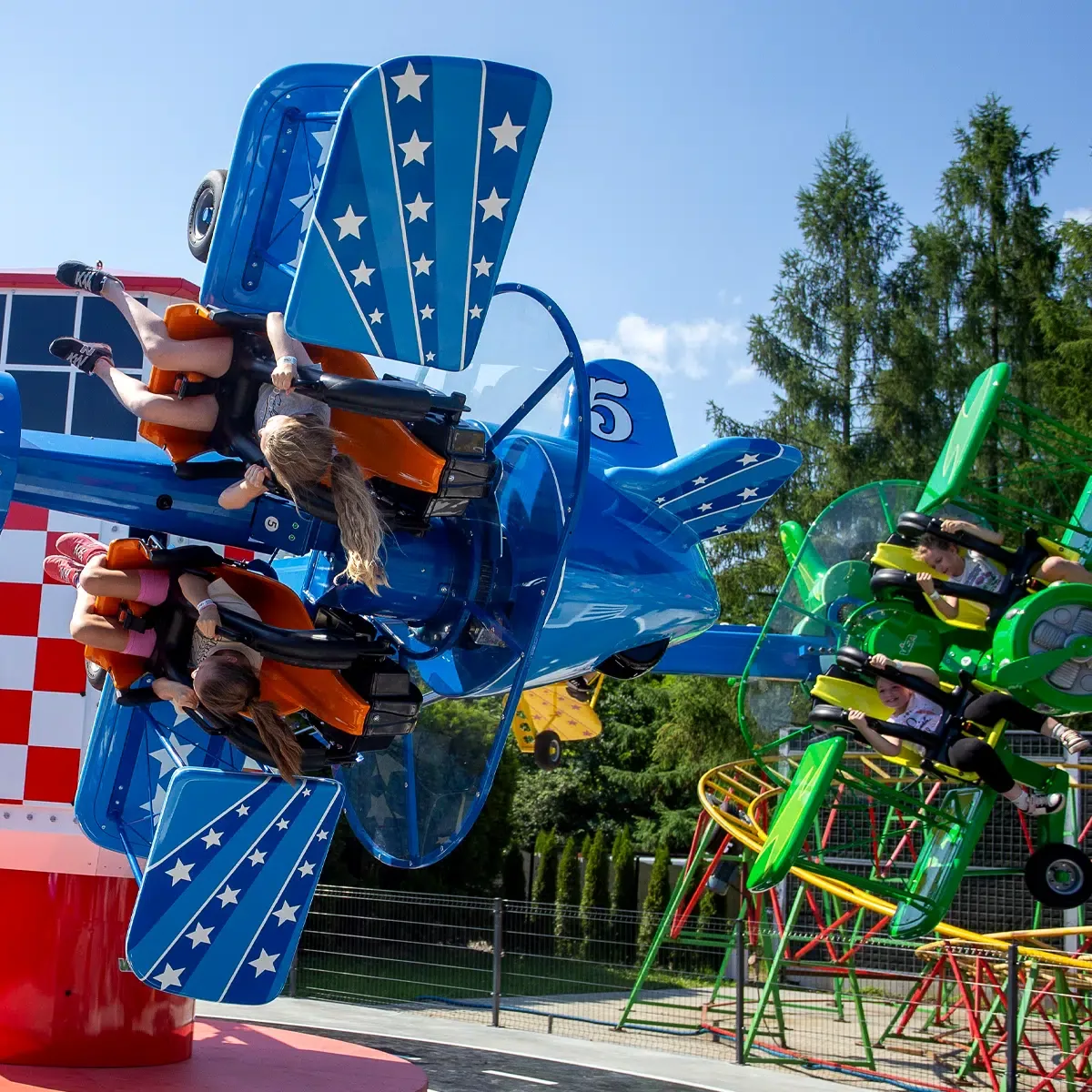 Samolotowa karuzela w Lunaparku Zatorland